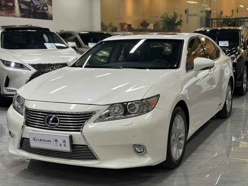 Lexus ES, 2015
