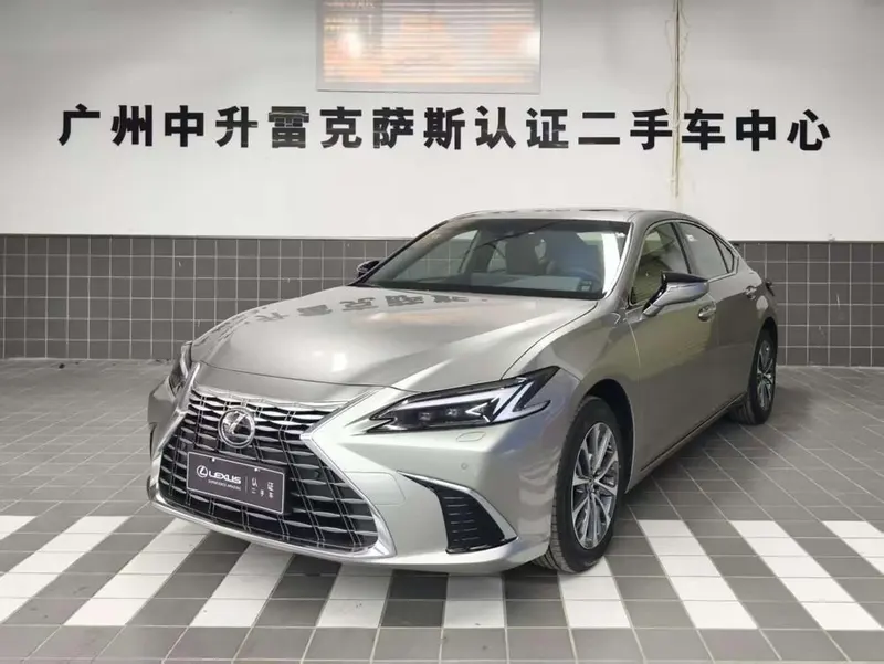 Lexus ES, 2025
