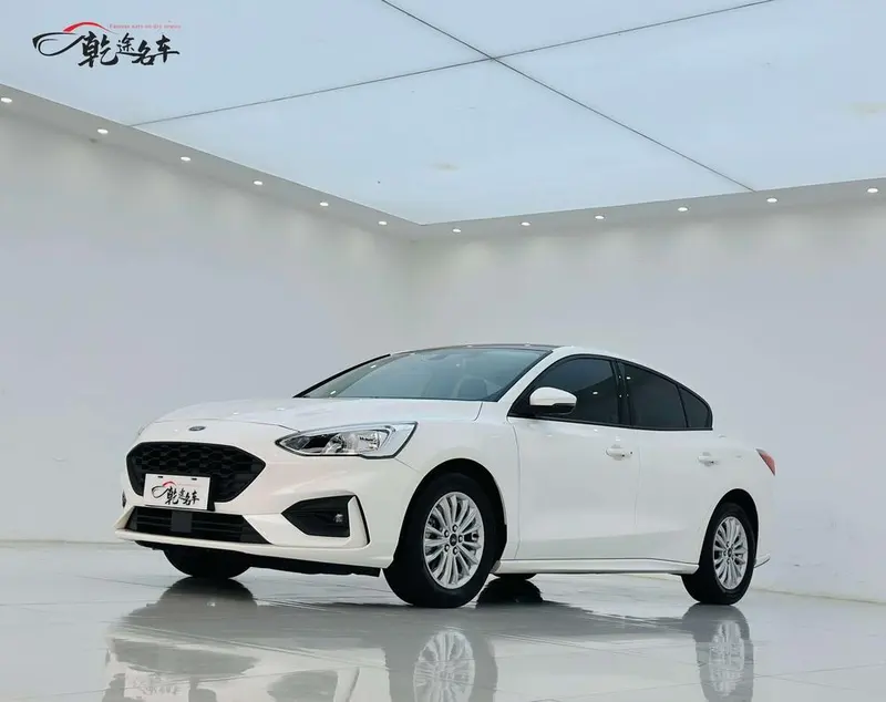 Ford Focus Sedan EcoBoost 180 Auto Trendy Version, 2020 — фото 1