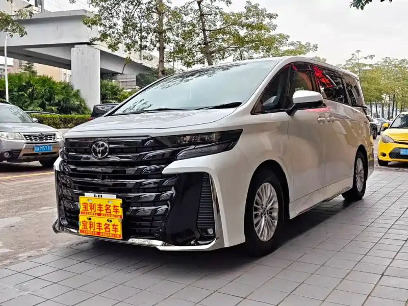Toyota Vellfire, 2025 — фото 1