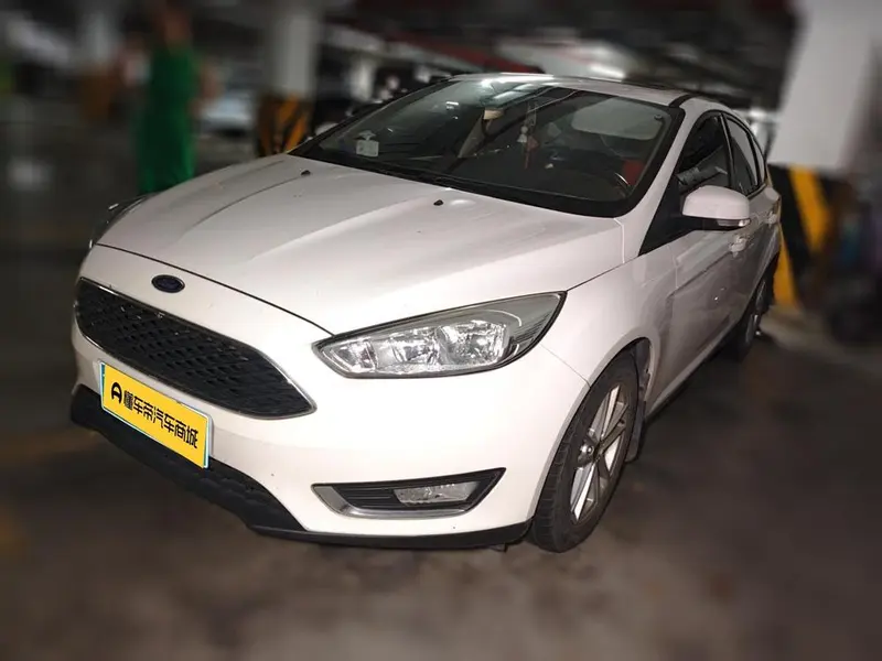 Ford Focus Hatchback 1.6L Auto Style Version, 2015 — фото 1
