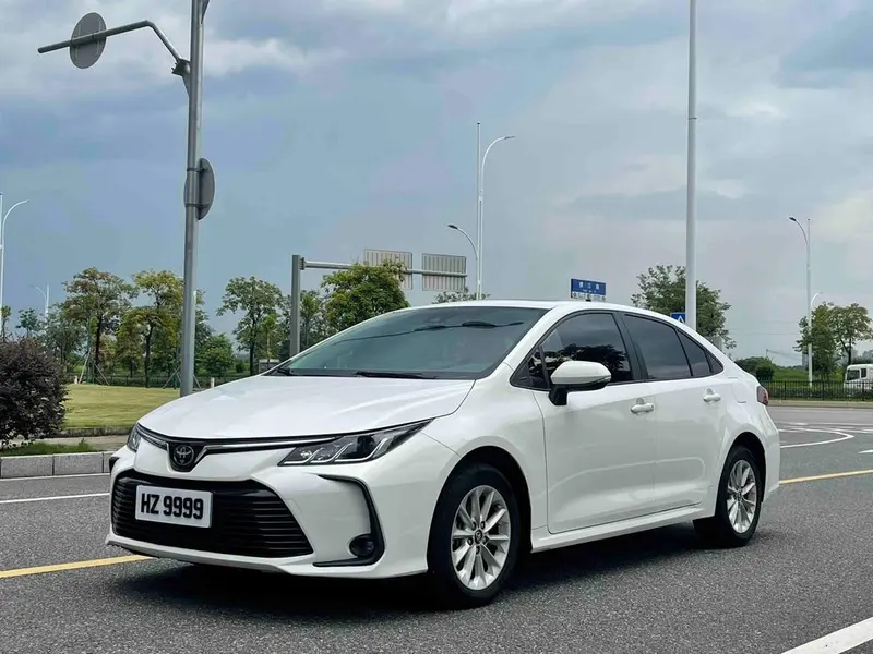 Toyota Corolla 1.2T S-CVT Luxury Edition, 2021 — фото 1