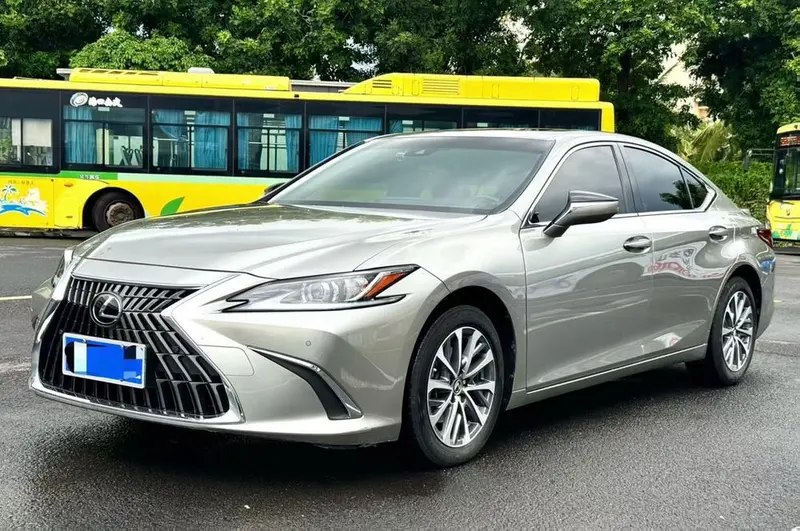 Lexus ES, 2022