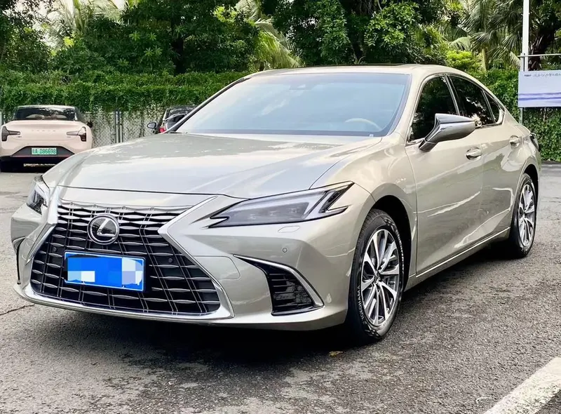 Lexus ES, 2025