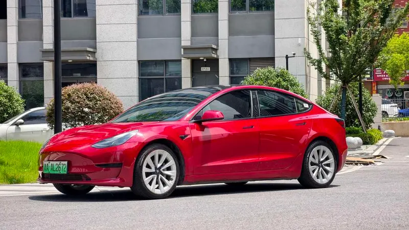 Tesla Model 3, 2022