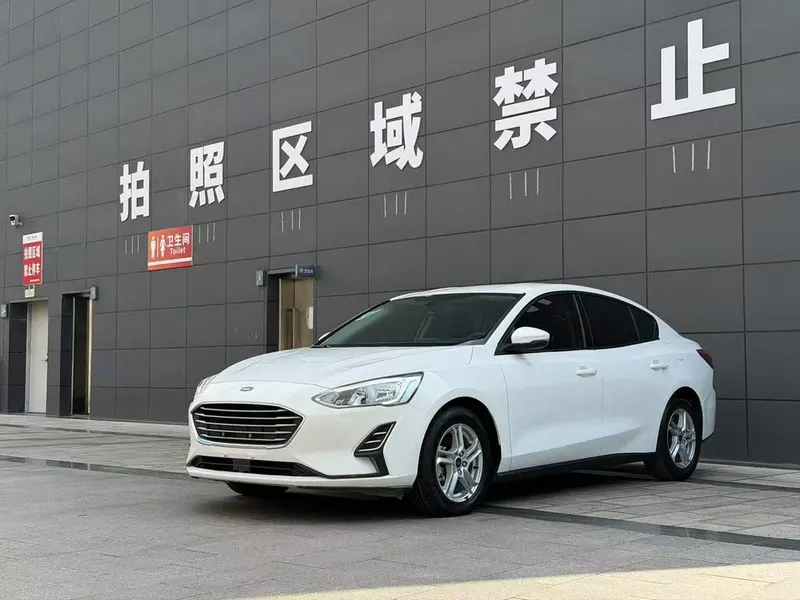 Ford Focus Sedan 1.5L Manual Version CN5, 2019 — фото 1