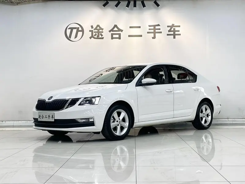 Skoda Octavia 1.5L Manual Standard Edition CN6, 2019 — фото 1