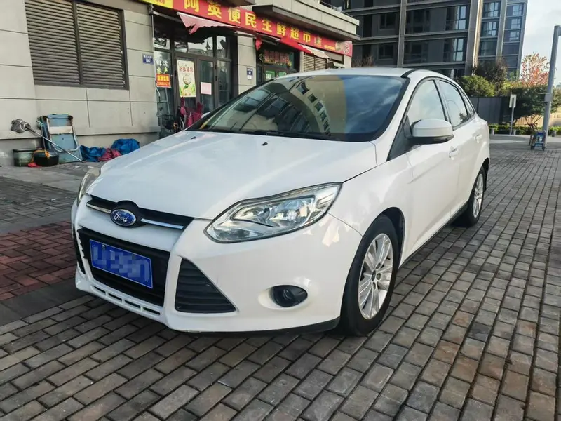 Ford Focus Sedan 1.6L Auto Comfort Version, 2012 — фото 1