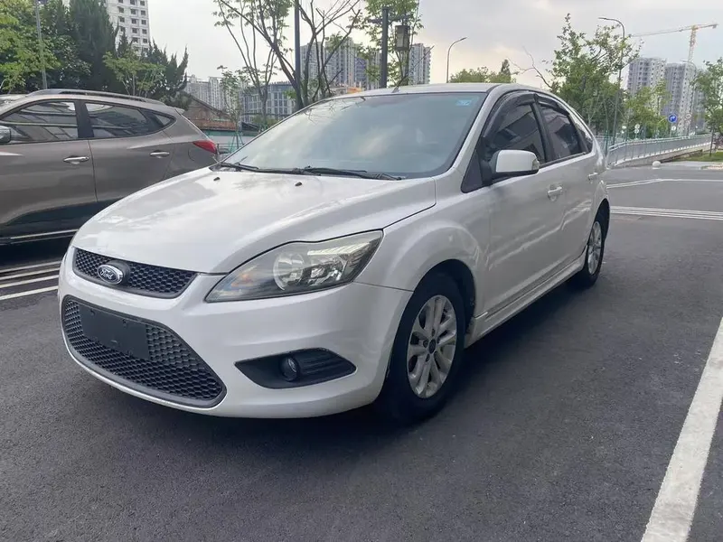 Ford Focus Hatchback Classic 1.8L Auto Basic Version, 2013 — фото 1