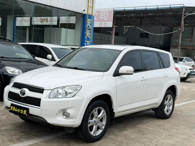 Toyota RAV4 炫装 версия 2.0L механика полный привод, 2012 — фото 1