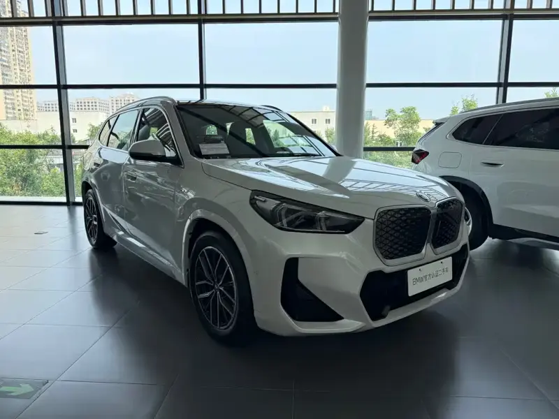BMW iX1, 2025
