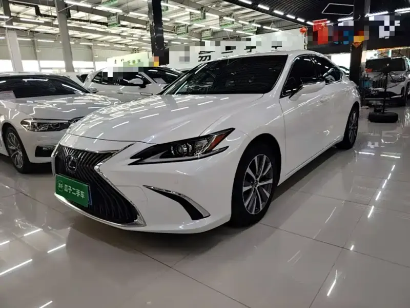 Lexus ES, 2020