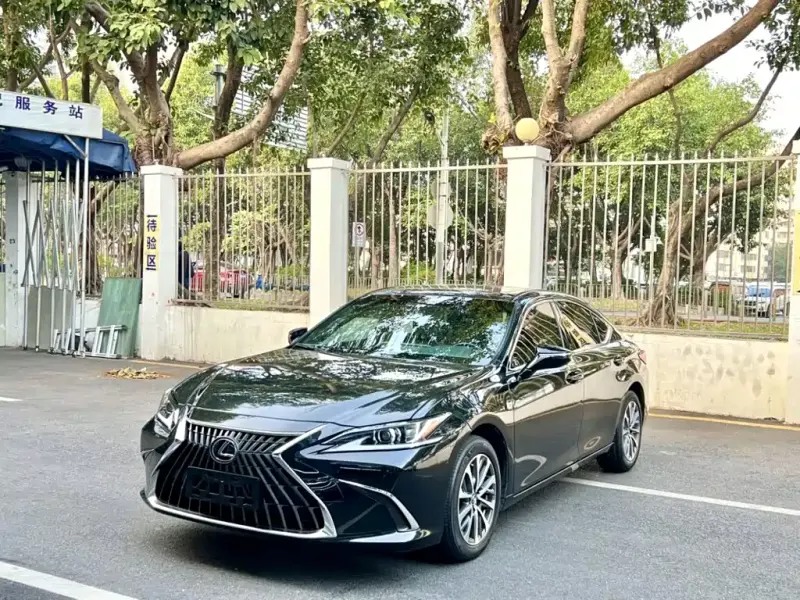 Lexus ES, 2024