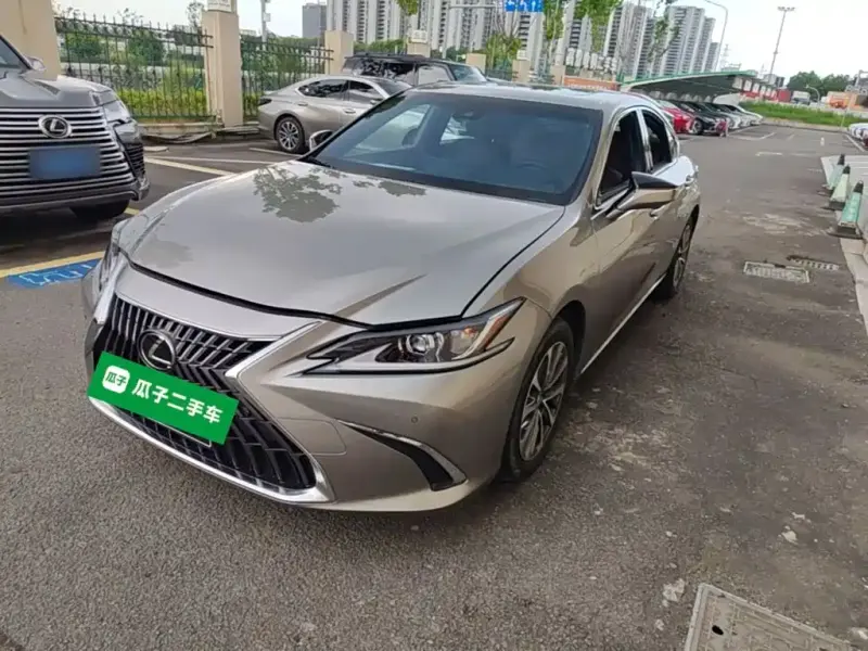 Lexus ES, 2024