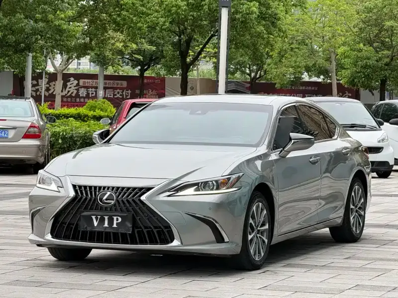 Lexus ES, 2023