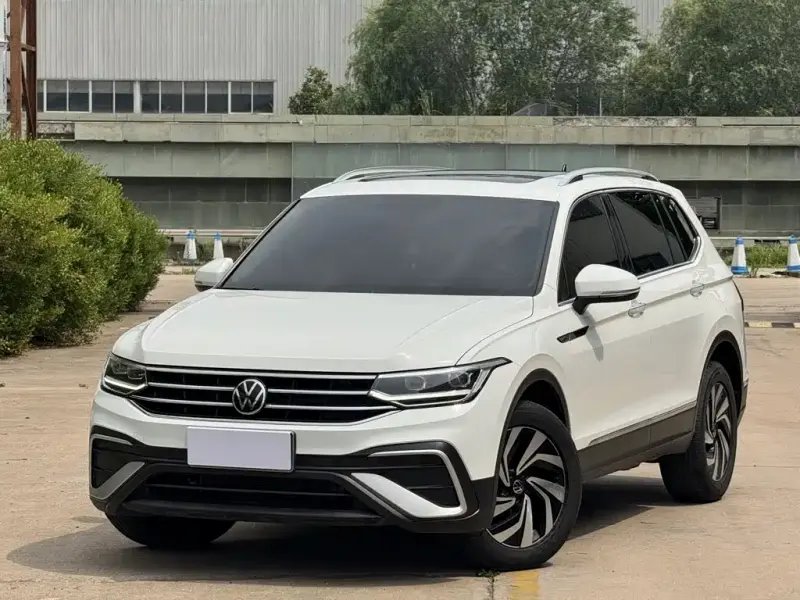 Volkswagen Tiguan L, 2023 — фото 1