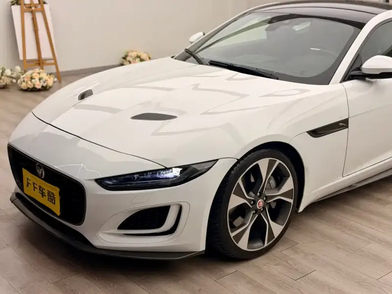 Jaguar F-TYPE, 2022
