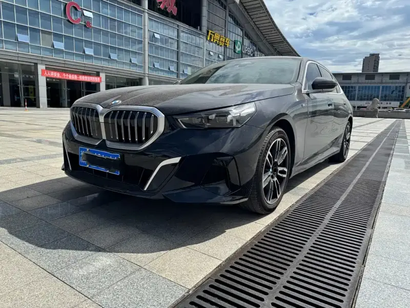 BMW 5 Series, 2025