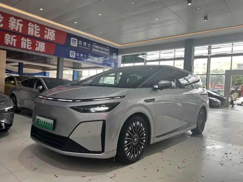 XPeng X9, 2025