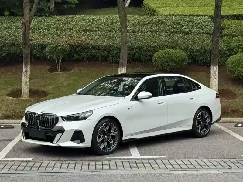 BMW 5 Series, 2025