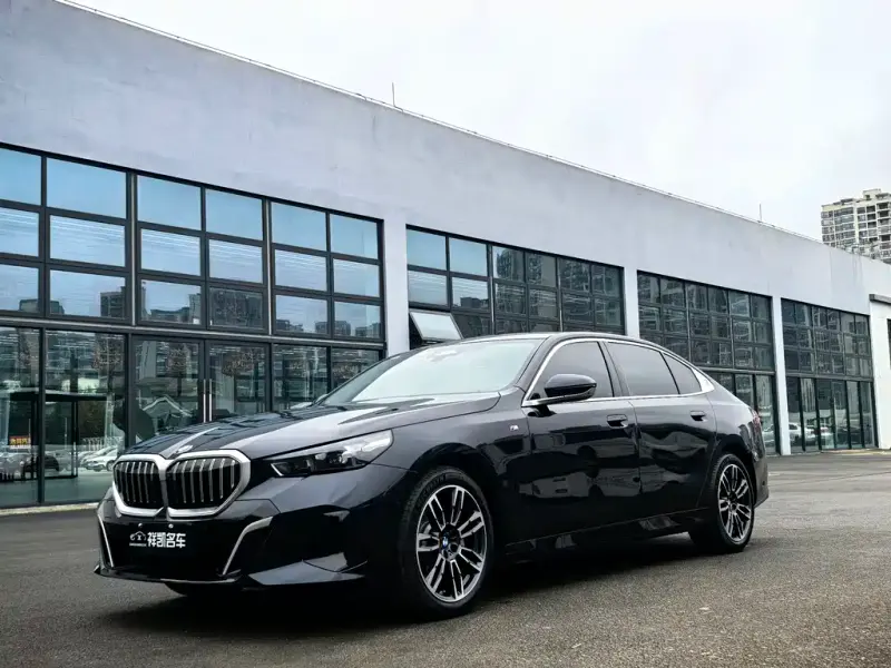 BMW 5 Series, 2025