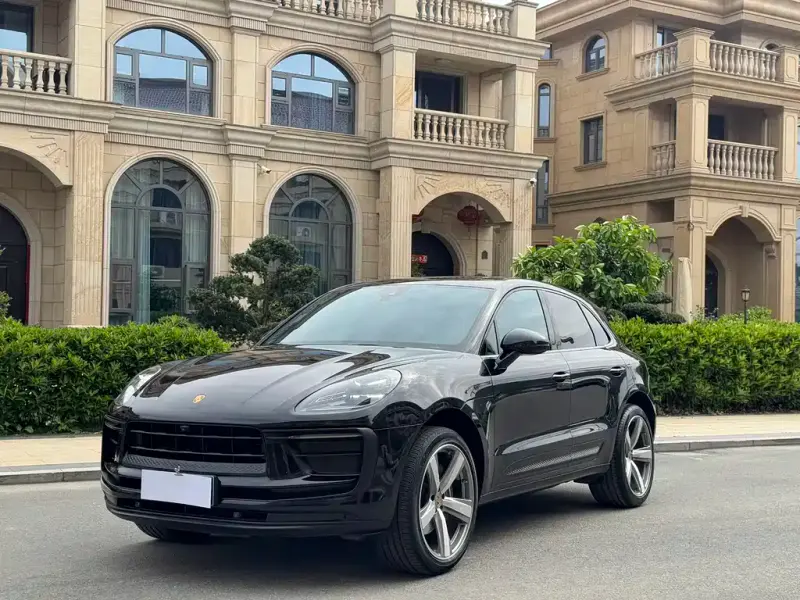 Porsche Macan, 2022 — фото 1