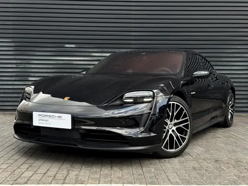 Porsche Taycan, 2022