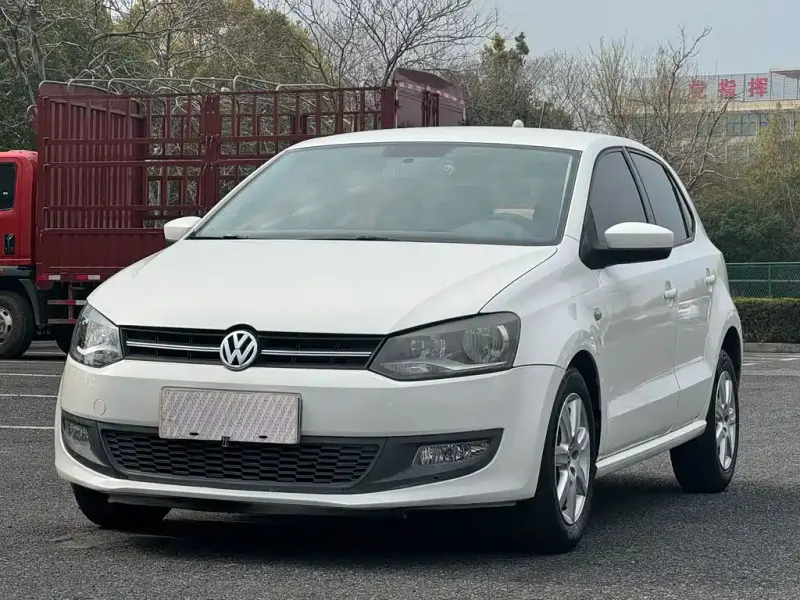 Volkswagen Polo, 2013 — фото 1