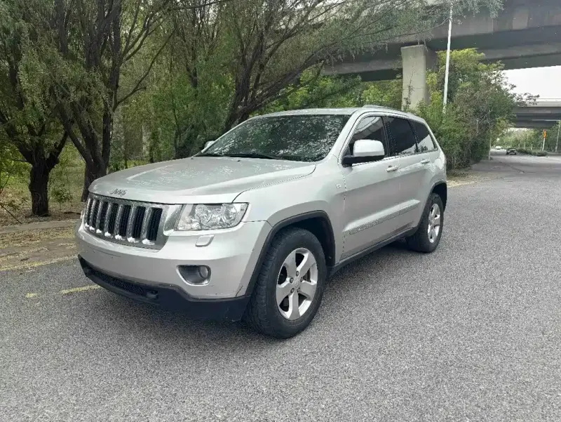 Jeep Grand Cherokee (Import), 2011