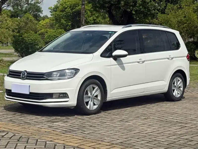 Volkswagen Touran, 2017 — фото 1
