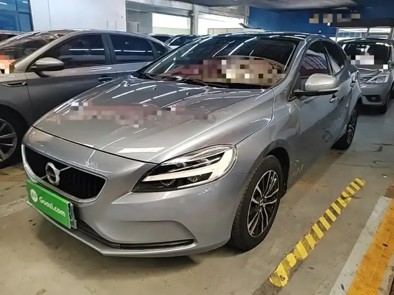 Volvo V40, 2018