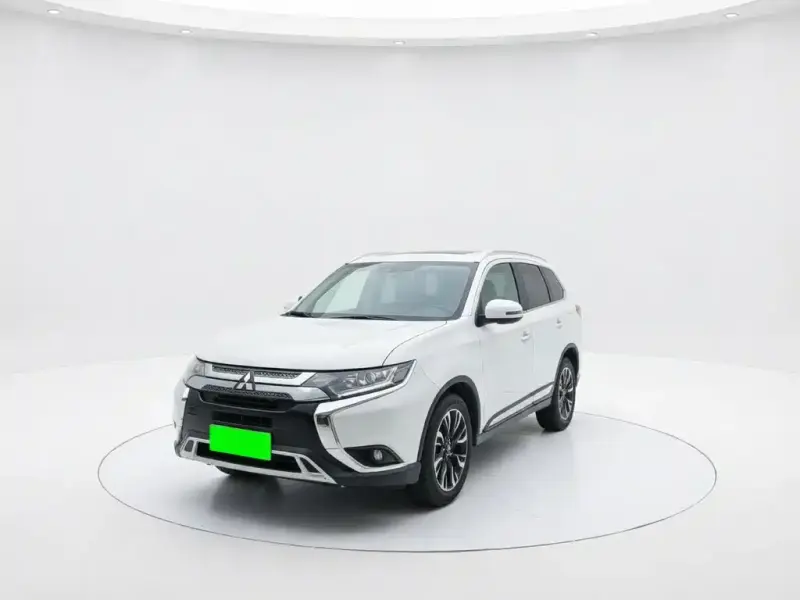 Mitsubishi Outlander, 2020 — фото 1