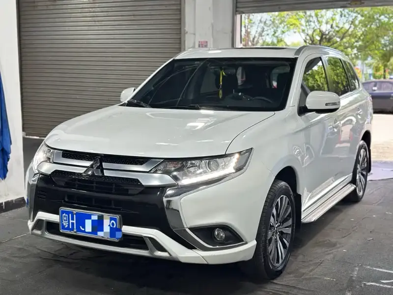 Mitsubishi Outlander, 2021 — фото 1