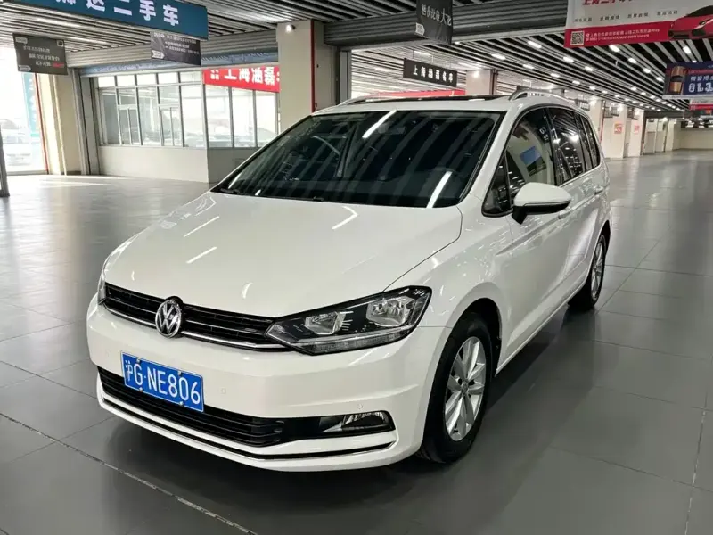 Volkswagen Touran, 2019 — фото 1