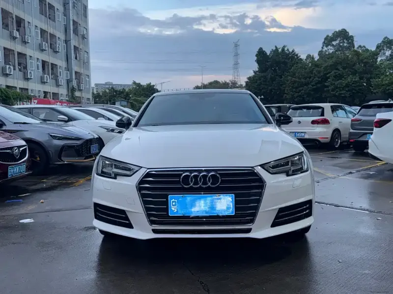 Audi A4L, 2018 — фото 1