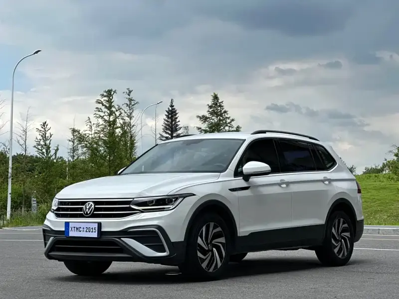 Volkswagen Tiguan L, 2022 — фото 1