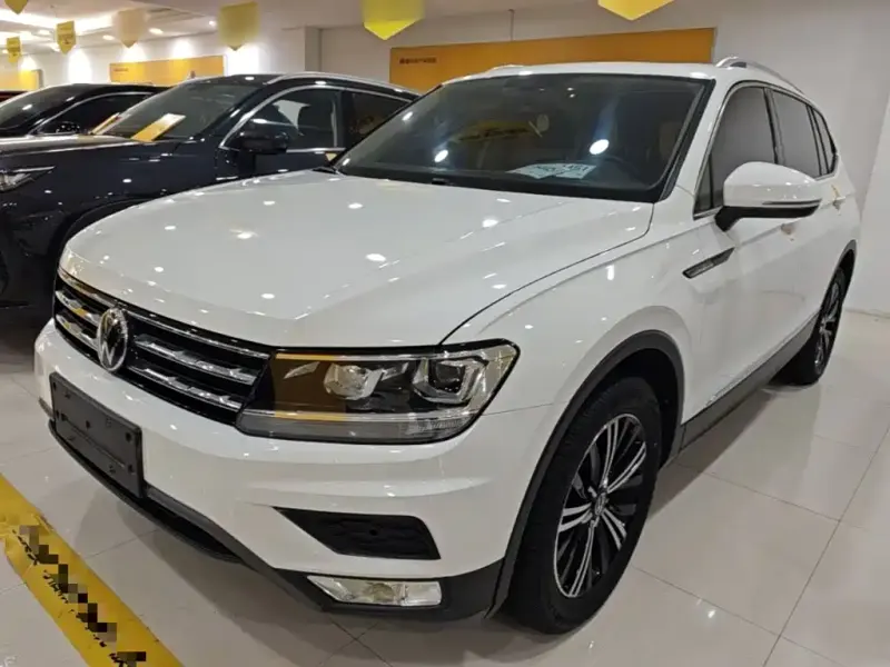 Volkswagen Tiguan L, 2020 — фото 1