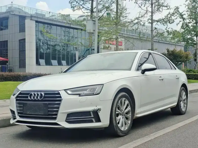Audi A4L, 2020 — фото 1