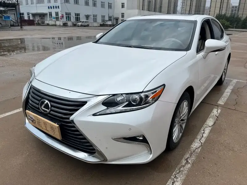 Lexus ES, 2016