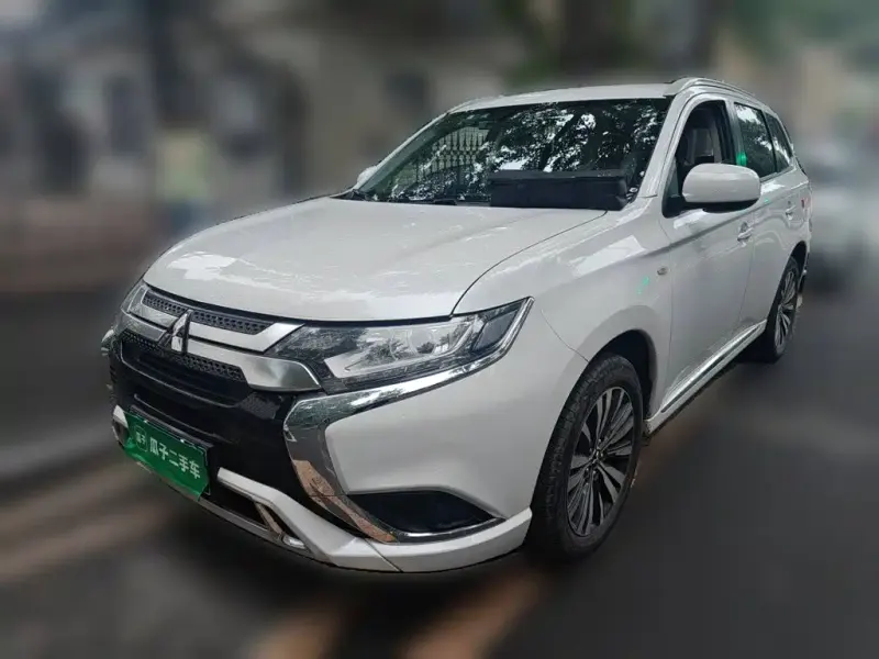 Mitsubishi Outlander, 2022 — фото 1