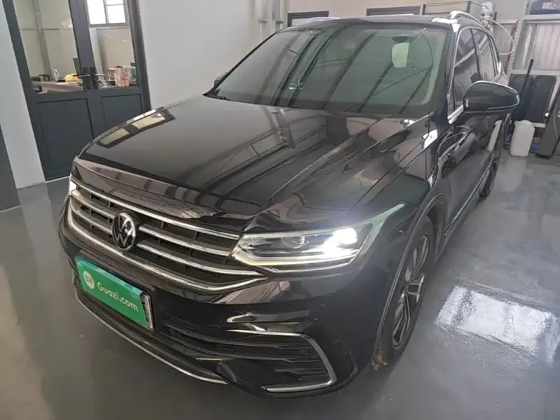 Volkswagen Tiguan L, 2022 — фото 1