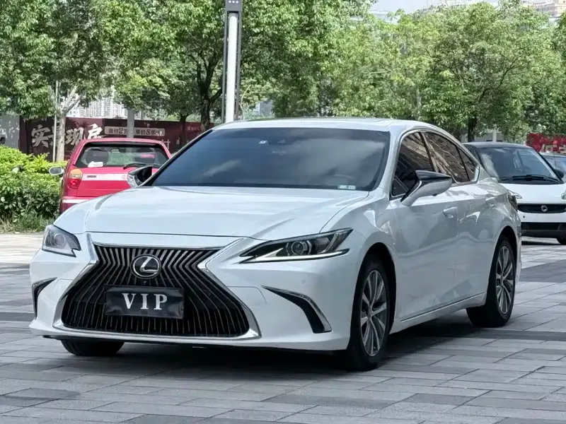 Lexus ES, 2018