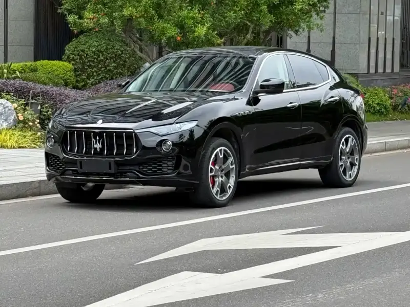 Maserati Levante, 2017 — фото 1
