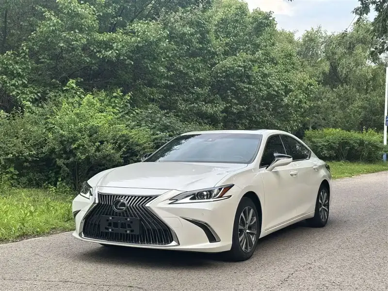 Lexus ES, 2021