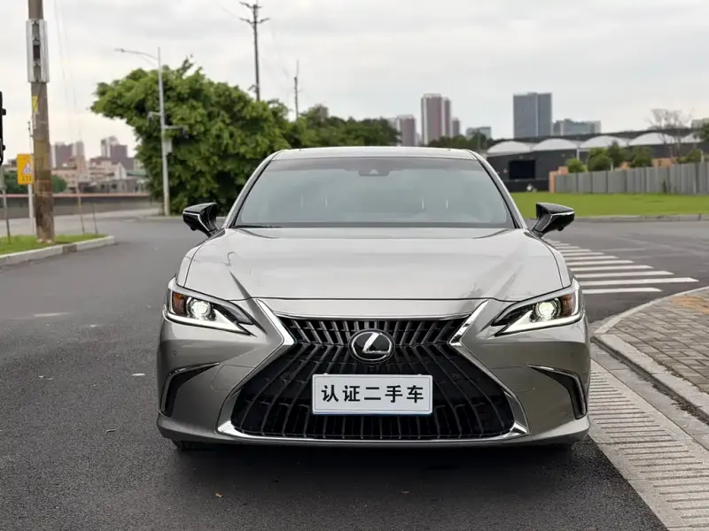 Lexus ES, 2024