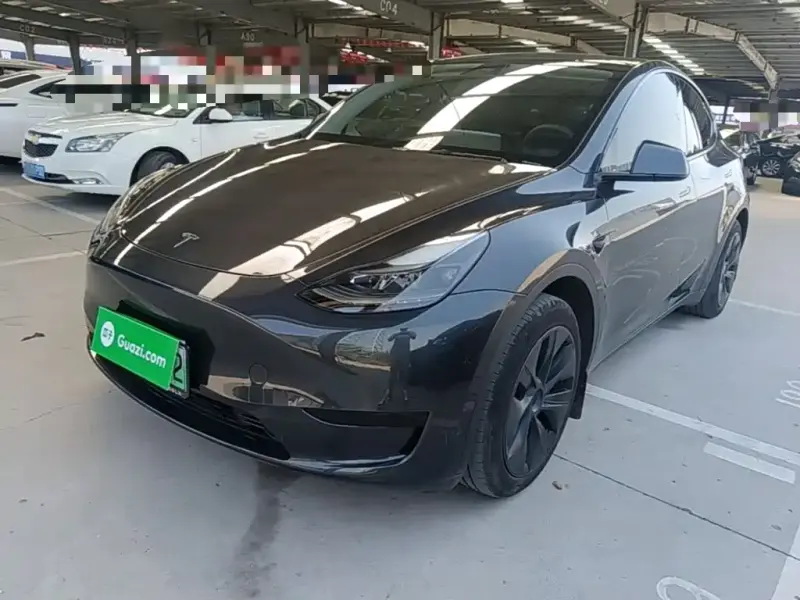 Tesla Model Y, 2025