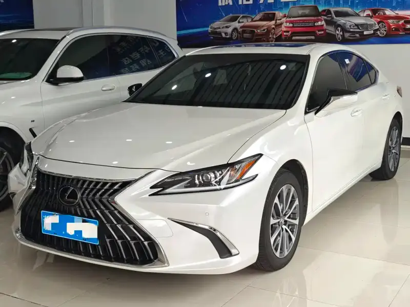 Lexus ES, 2024