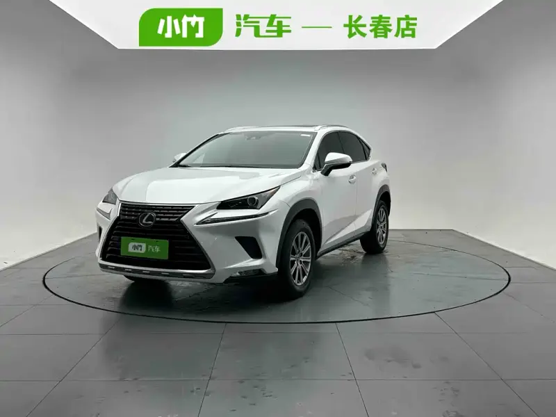 Lexus NX, 2021