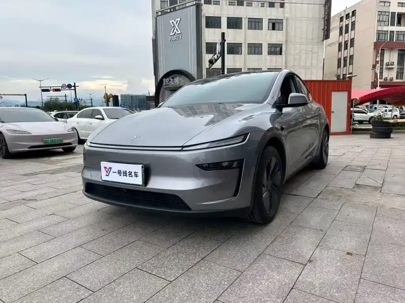 Tesla Model Y, 2025