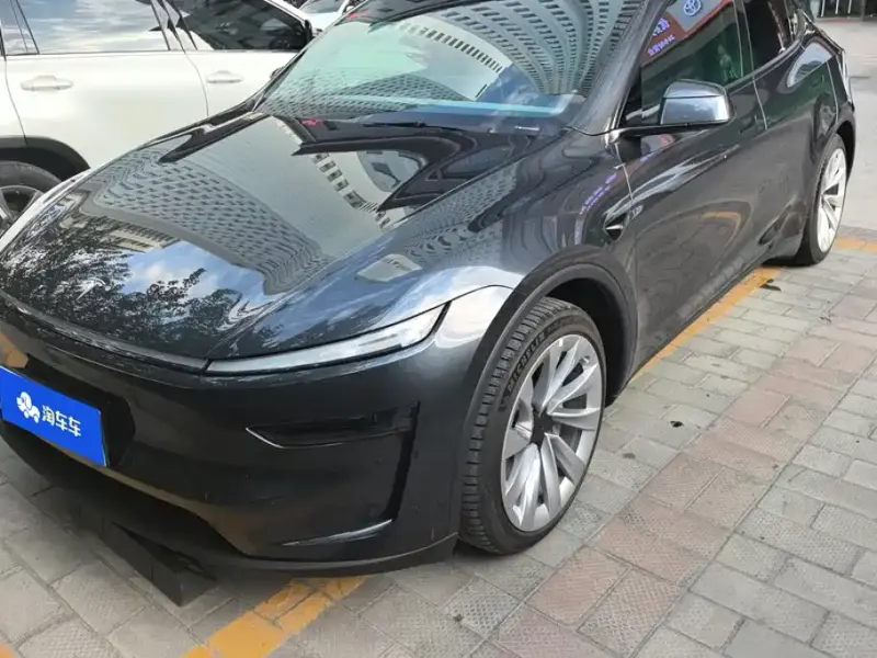 Tesla Model Y, 2025
